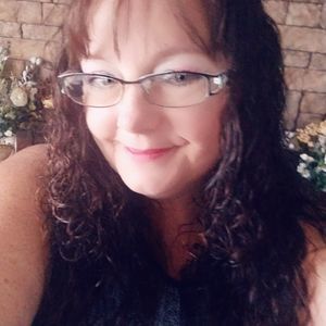 Meet your Posher, Lorine